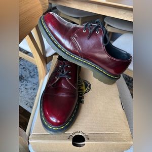 Low-Top Dr. Martens in Cherry